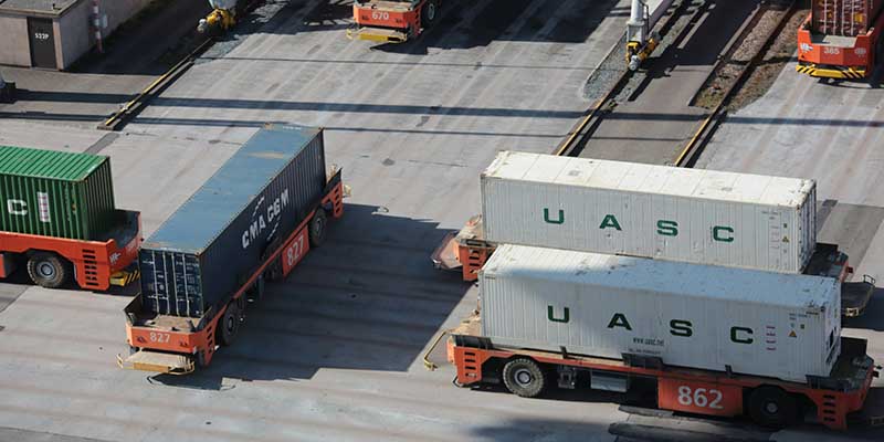 AI in Logistics: Smarter Supply Chains with Less Human Input